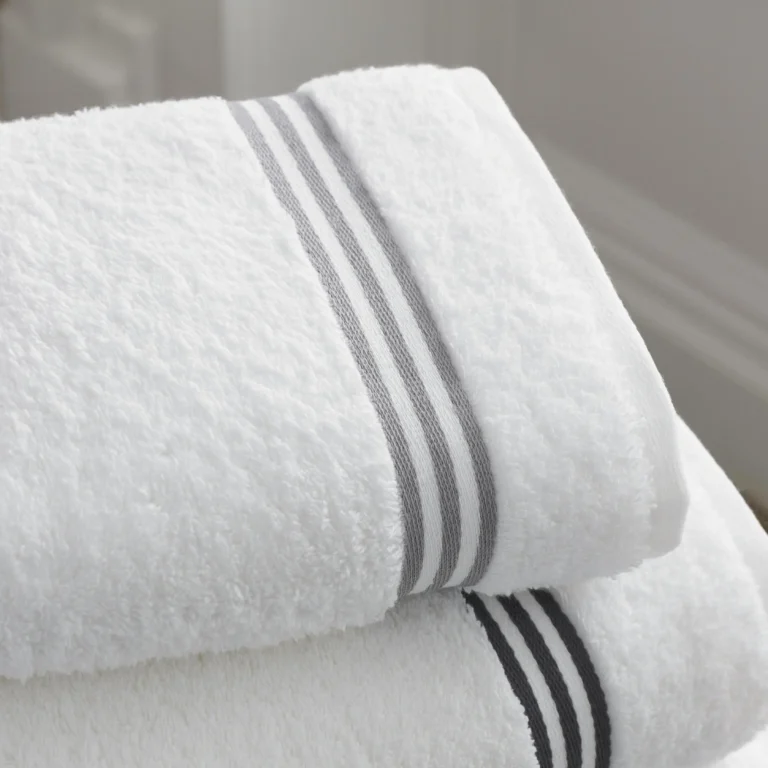 4 Signs It’s Time to Replace Your Towels, According to Laundry Experts